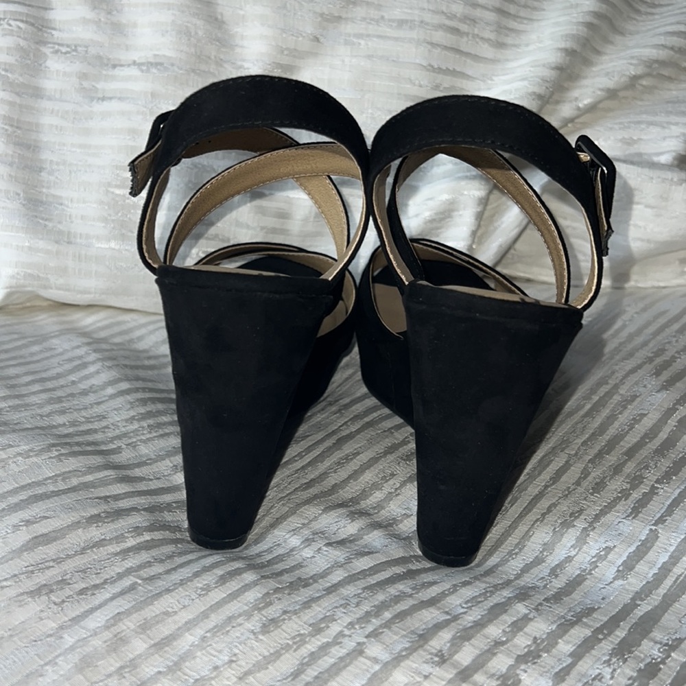American Rag Women's 'Rachey' Black Suede Wedge Platform Heel Sandals Size 8.5 M - Picture 7 of 13